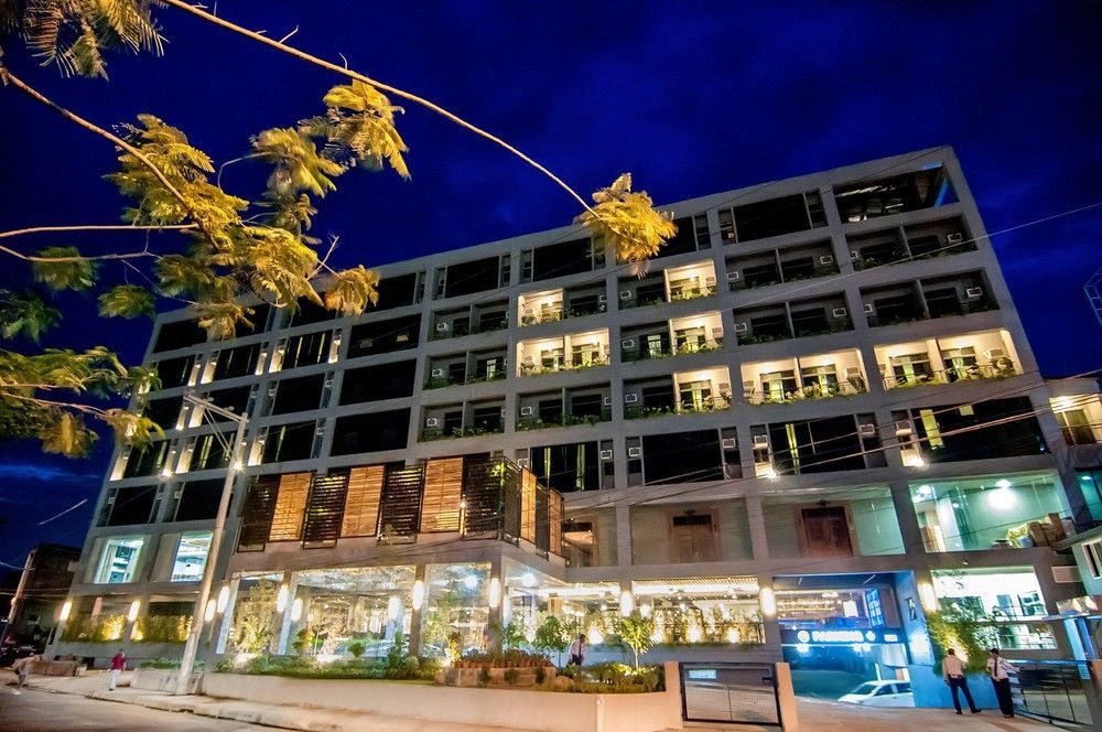 Big Hotel Cebu Екстер'єр фото
