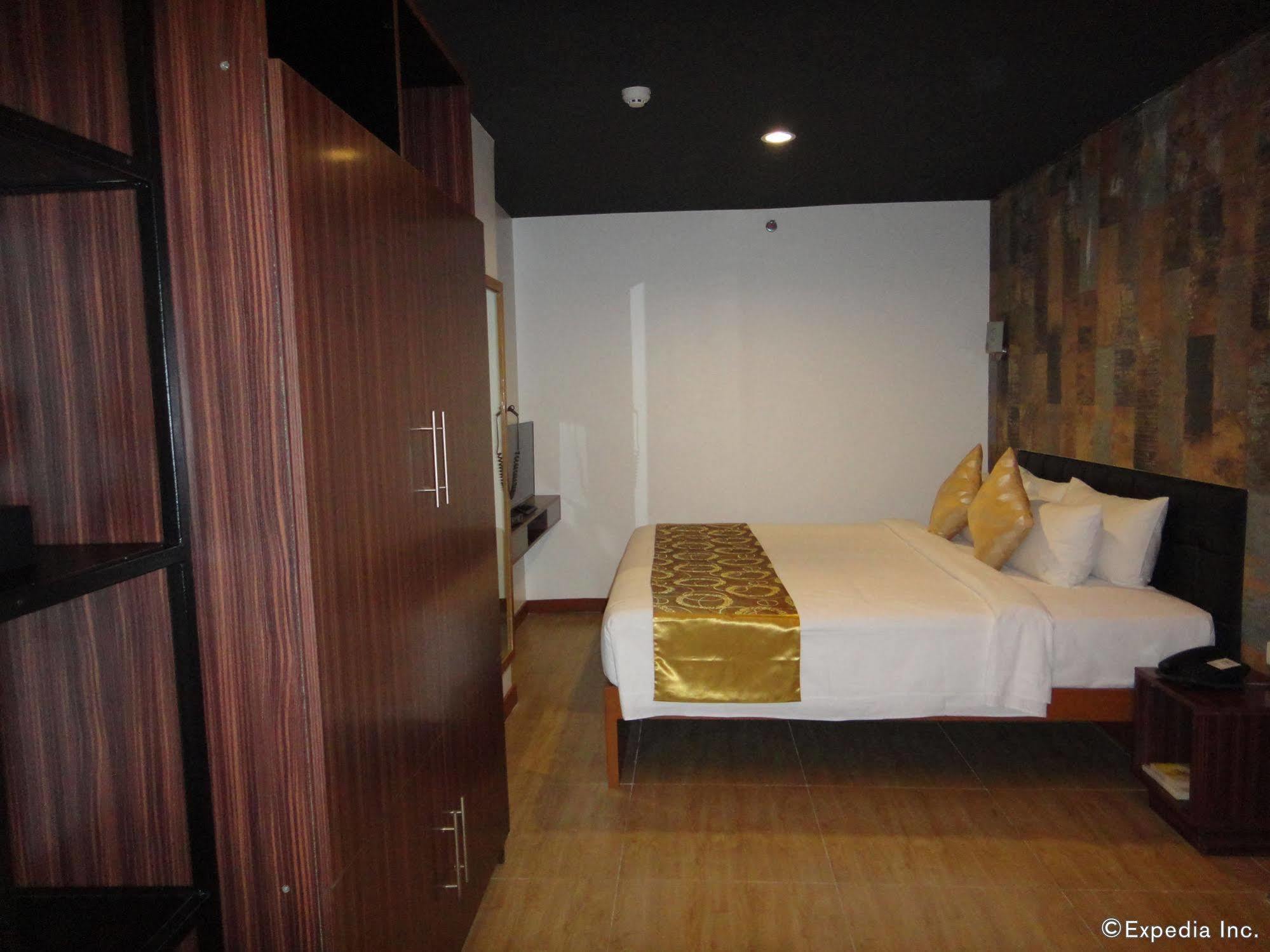 Big Hotel Cebu Екстер'єр фото