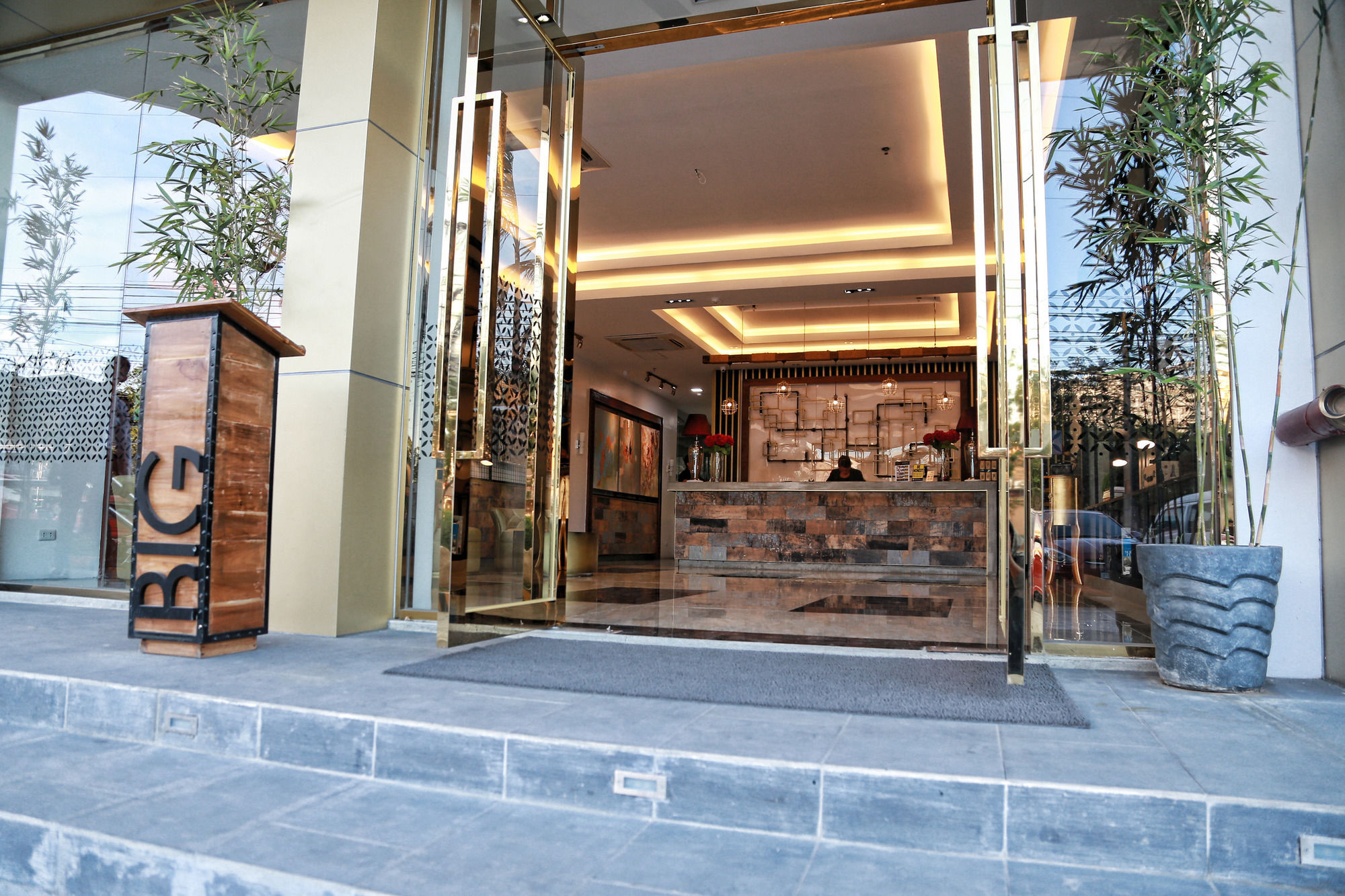 Big Hotel Cebu Екстер'єр фото